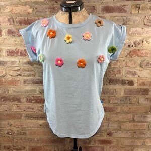 Daisy pop crocheted/knit flowers blue t shirt small